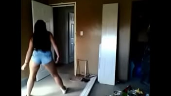 White girl twerk low
