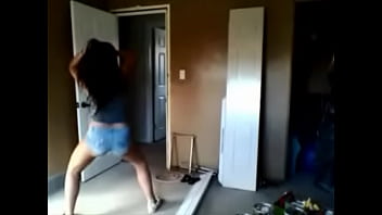 White girl twerk low