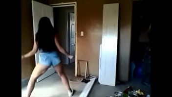 White girl twerk low