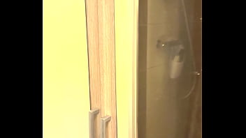 Coucou les loulous je suis rentrée de tournage petite douche pour me