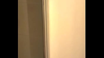 Coucou les loulous je suis rentrée de tournage petite douche pour me