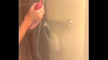 Coucou les loulous je suis rentrée de tournage petite douche pour me