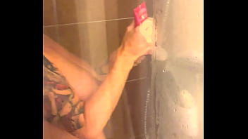 Coucou les loulous je suis rentrée de tournage petite douche pour me