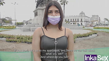 Venezolana sumisa de 18 años recibe su primera perforada anal en las calles de lima