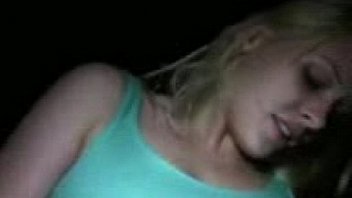 Lorinha gostosa geme na pica