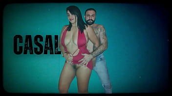 Ninfetinha chamou o colega pra ver o vazamento mas acabou levando pirocadas no cuzinho