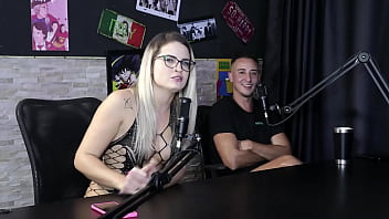 Fazia conteúdo lésbico tem vergonha de ver seus vídeos já fez menage e o fetiche que ela recusou foi luciana picchi sheer red