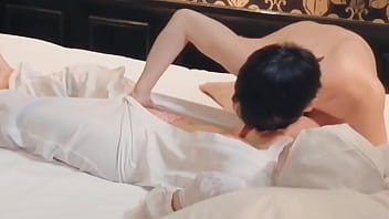 クリーン服を着た巨乳人妻検査員を手マンとクンニで絶頂させる。home made amateur 個人撮影 kawasaki jk