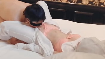 クリーン服を着た巨乳人妻検査員を手マンとクンニで絶頂させる。home made amateur 個人撮影 kawasaki jk