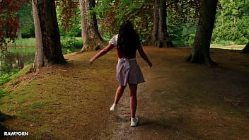 Linda del sol la lechera into the forest