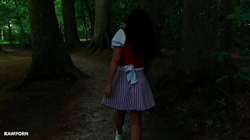 Linda del sol la lechera into the forest