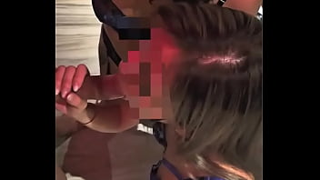 Mejores amigas compartiendo una verga por primera vez y la primera vez que ven y tocan otra vaginas 1