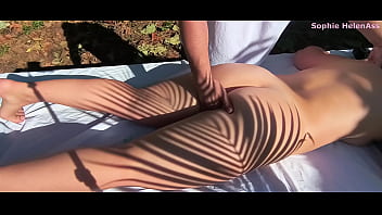 Esposa infiel com bunda enorme com tesão trai o marido com o massagista