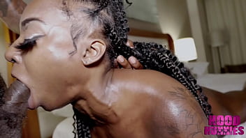 Posh ebony socialite loves the hood dick