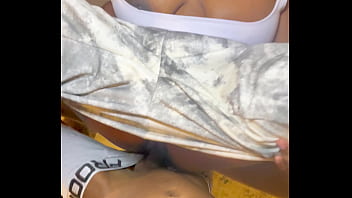 Mi hermanastra se enoja por qué no la e follado duro