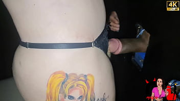 Nao resisti a essa rola maravilhosa e deixei o comedor me foder sem camsiinha no gloryhole