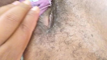 Acordei com tesão preciso de alguém pra foder minha buceta grande