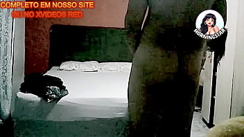Reuniao da vizinhança do predio acaba com foda com casada na cama do corno legendado