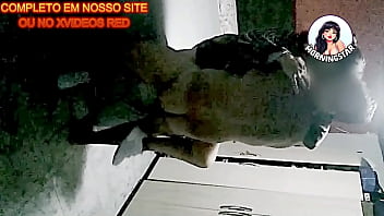 Reuniao da vizinhança do predio acaba com foda com casada na cama do corno legendado