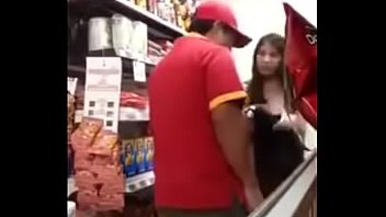 Pendeja de graba en una tienda Pendeja de graba en una tienda