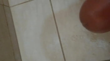 Batendo uma e gozando