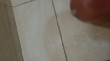 Batendo uma e gozando