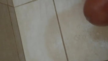 Batendo uma e gozando