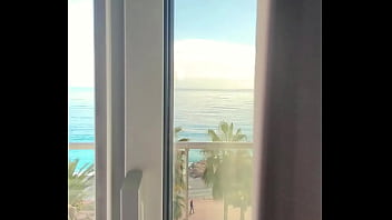 Hello la team une baise matinale j'adore mais à ma grande surprise c'est