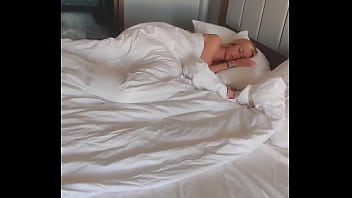 Hello la team une baise matinale j'adore mais à ma grande surprise c'est