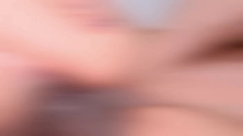 Morena safada fica sedenta por mais que água com o entregador dotado