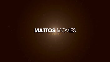 Morena safada fica sedenta por mais que água com o entregador dotado