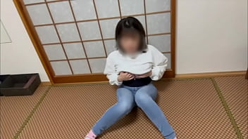 おまんこに食い込むくらいのジーパン履いてオナニー。誰か私とシてくれないかな…