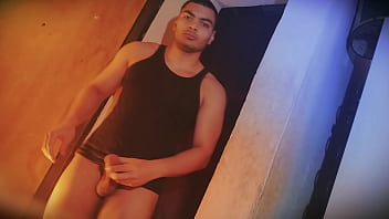 Hombre musculoso dificil de que se ponga dura contra la pared sexy big cock dificil de levantar