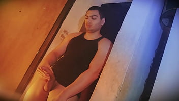 Hombre musculoso dificil de que se ponga dura contra la pared sexy big cock dificil de levantar