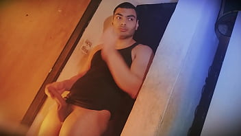 Hombre musculoso dificil de que se ponga dura contra la pared sexy big cock dificil de levantar