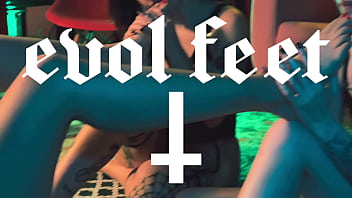 Please suck my sticky toes