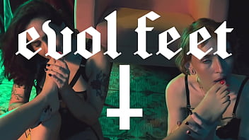 Please suck my sticky toes