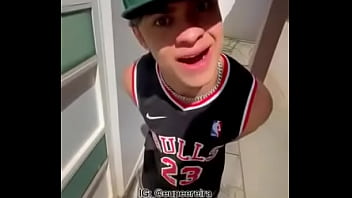 Negão comendo cuzinho