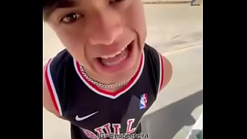 Negão comendo cuzinho