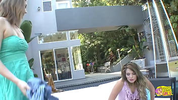 The two gorgeous blondes like doing this