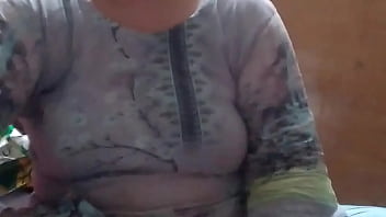 Alpi bhabi bouncy boobs in room