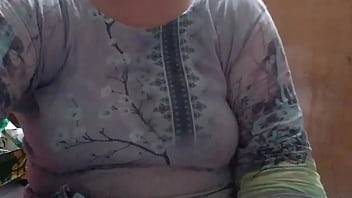 Alpi bhabi bouncy boobs in room