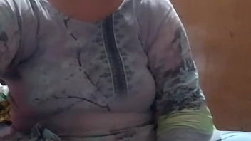 Alpi bhabi bouncy boobs in room