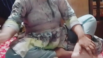 Alpi bhabi bouncy boobs in room