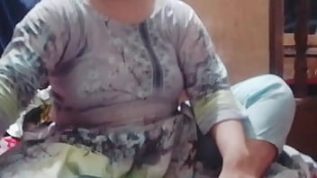 Alpi bhabi bouncy boobs in room