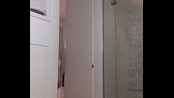 Réveil En Douceur Ou Tu Veux Que Je Te Mette Au Défi De Me Rejoindre Sous Cette Robe De Chambre Rien à C thumbnail