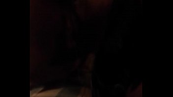 Latina muy mojada se masturba plug anal tail