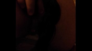 Latina muy mojada se masturba plug anal tail