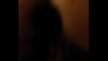 Latina muy mojada se masturba plug anal tail