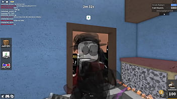 Dans les toilettes en plus